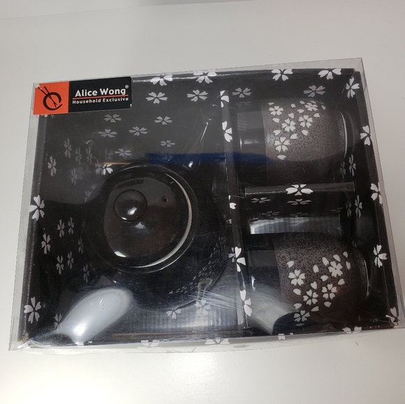 Alice Wong Ceramic Tea Set - Picture 4 of 4